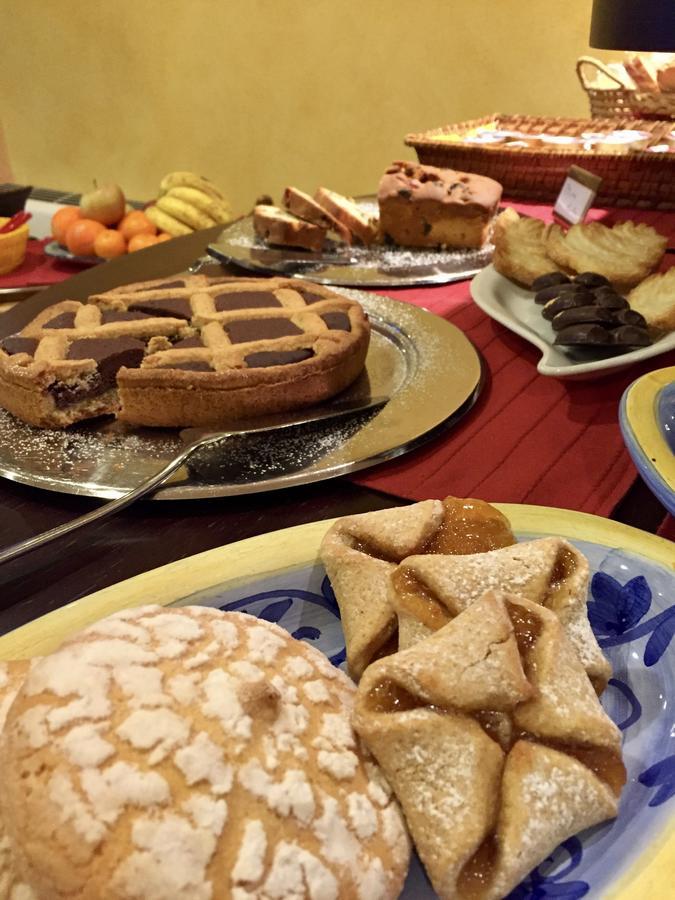 Hotel Visconti Cardano Al Campo Luaran gambar