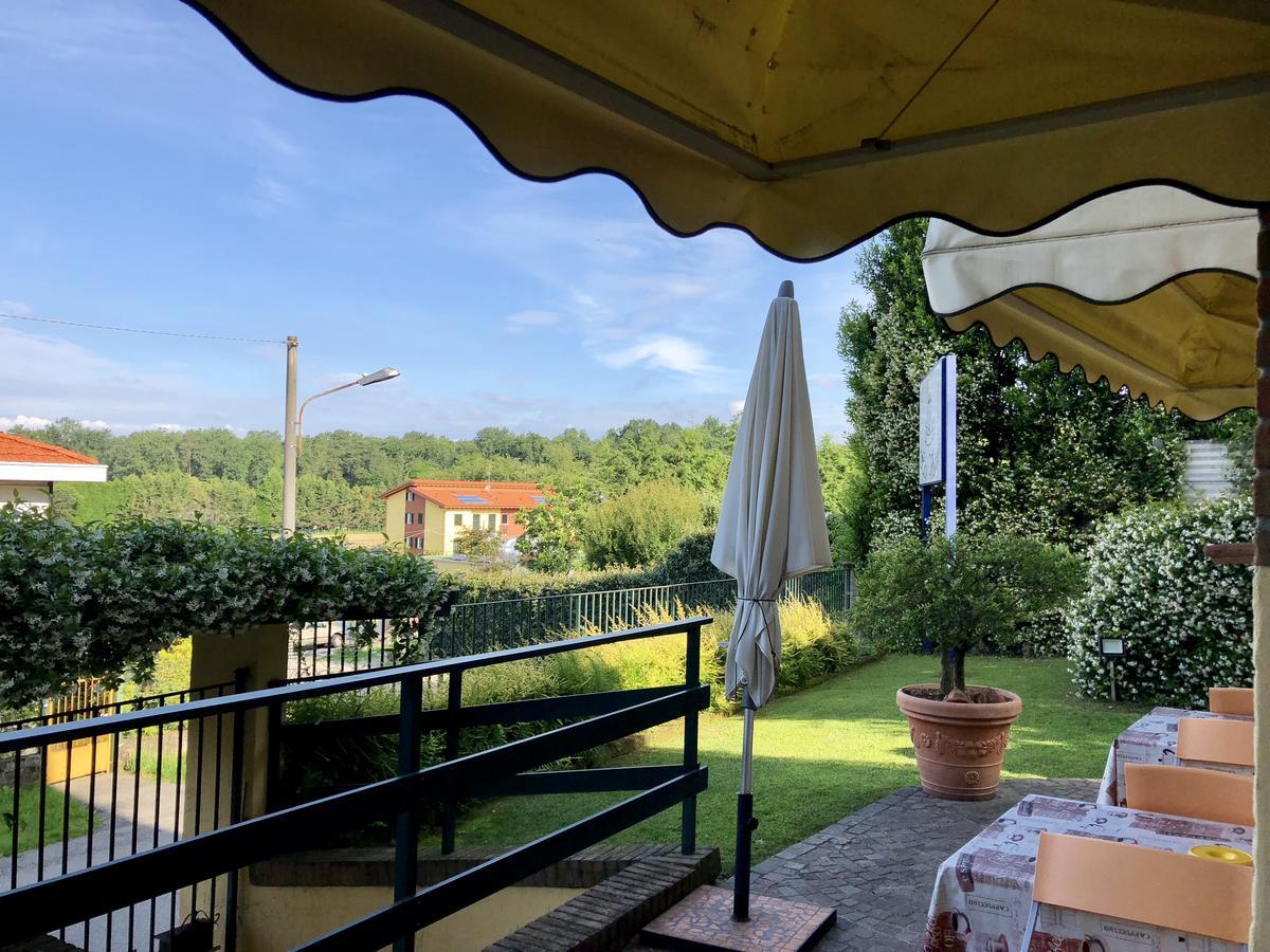 Hotel Visconti Cardano Al Campo Luaran gambar